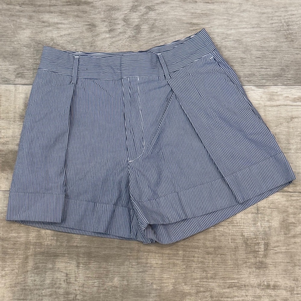 Banana Republic Blue‎ White Pinstripe Pleated Cuffed Shorts Womens 8